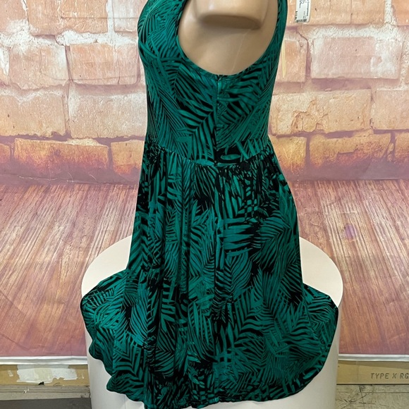 NWT Tropical Green Sleeveless Dress - Picture 2 of 3